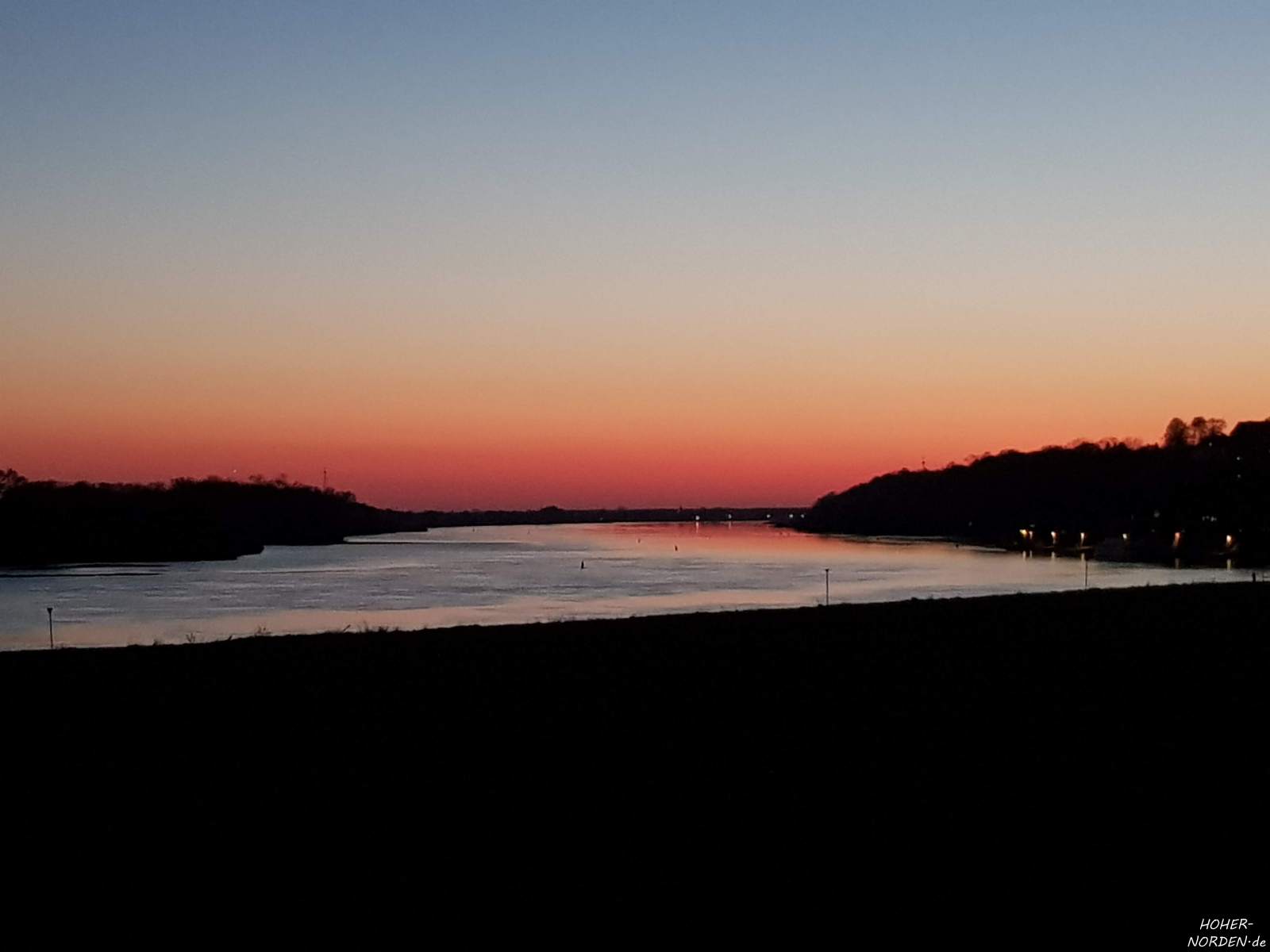 Sonnenuntergang über der Elbe in Lauenburg