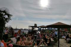 Beachclub an der Elbe in Hamburg
