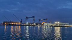 Die Werften in Kiel am Abend