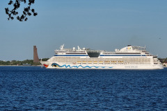 AIDA Kreuzfahrtschiff in der Kieler Förde