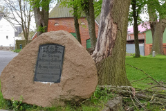 Gedenkstein in Tönnigstedt zur Erhebung Schleswig-Holsteins