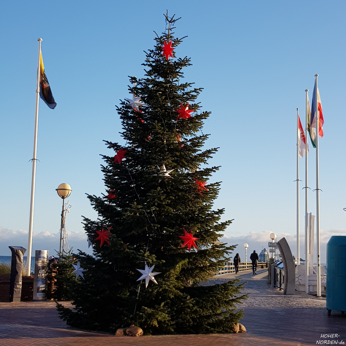 Tannenbaum an der Seebrücke Grömitz Tannenbaum an der Seebrücke Grömitz