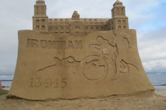 Sandskulptur zum Ironman 2015 auf Rügen